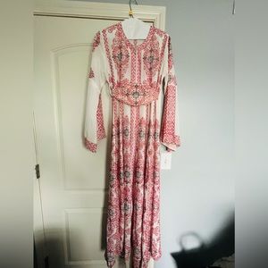 Traditional Arabic thobe dress with heavy wedding.